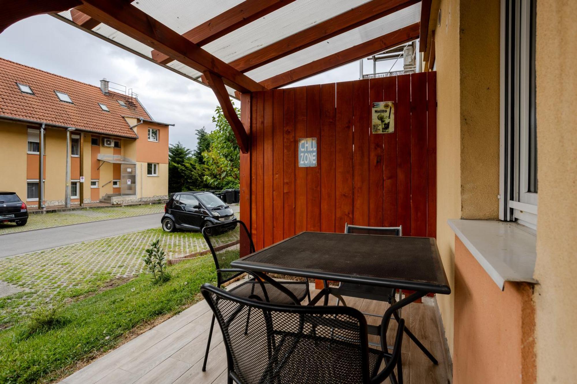 Apartament Six Corners - Sunny Corner Pécs Zewnętrze zdjęcie