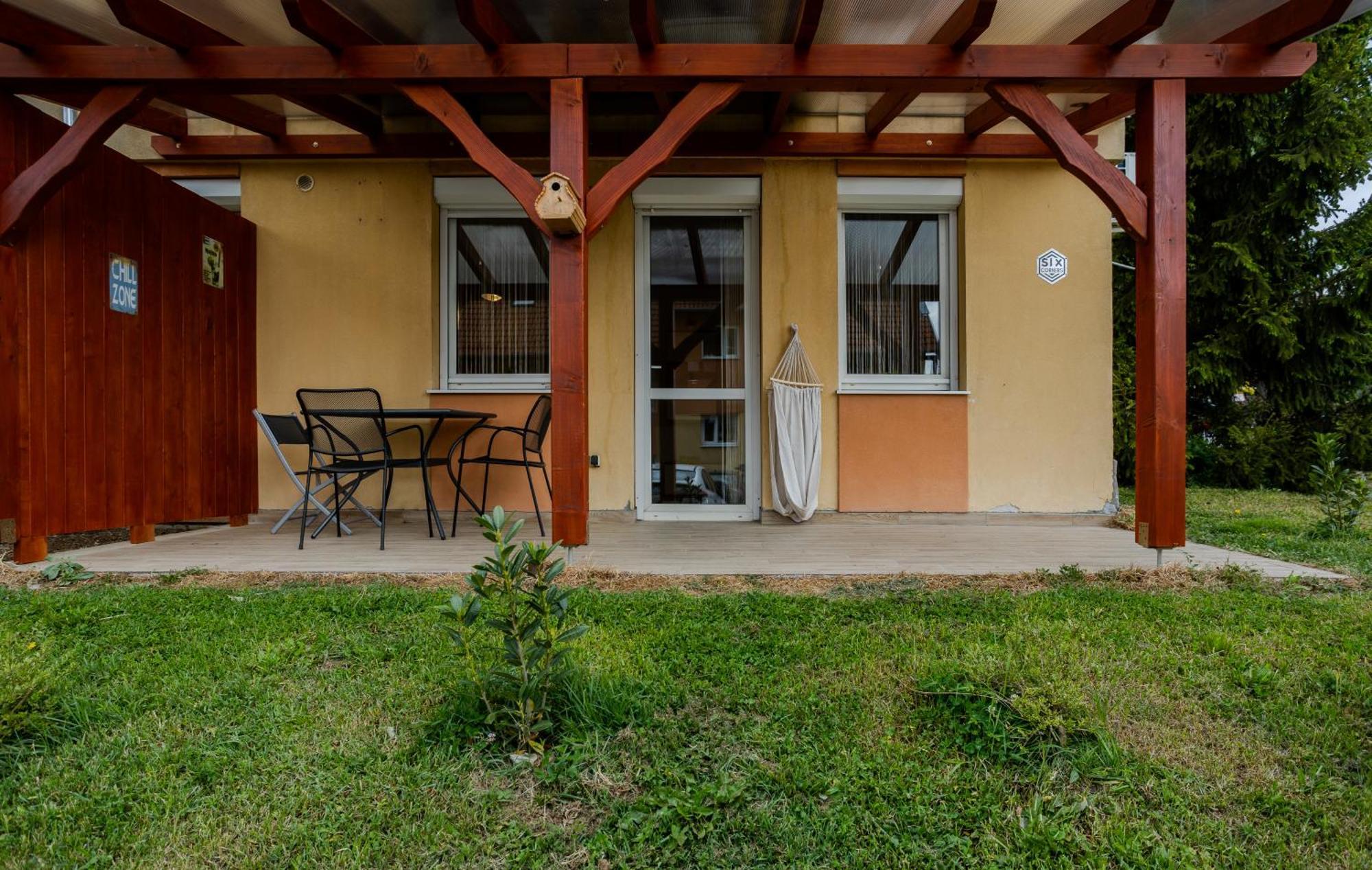 Apartament Six Corners - Sunny Corner Pécs Zewnętrze zdjęcie